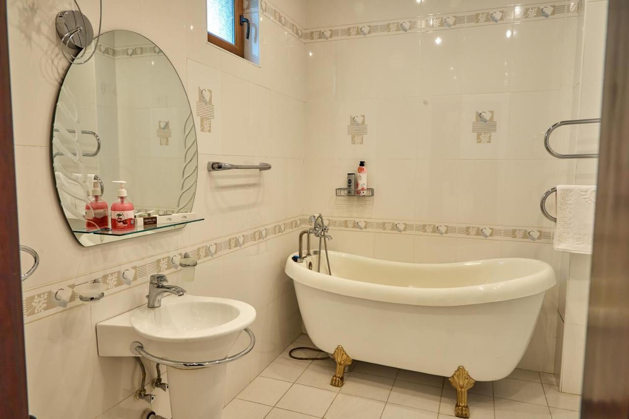 Queens Hotel Taszkent Zewnętrze zdjęcie